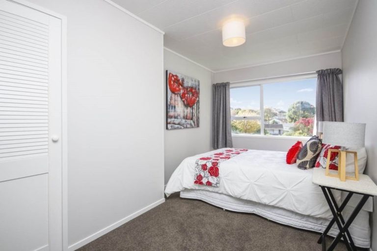 Photo of property in 8 Elizabeth Drive, West Harbour, Auckland, 0618