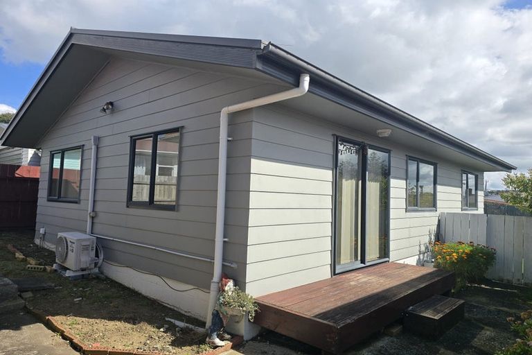 Photo of property in 85 Cobham Crescent, Kelston, Auckland, 0602