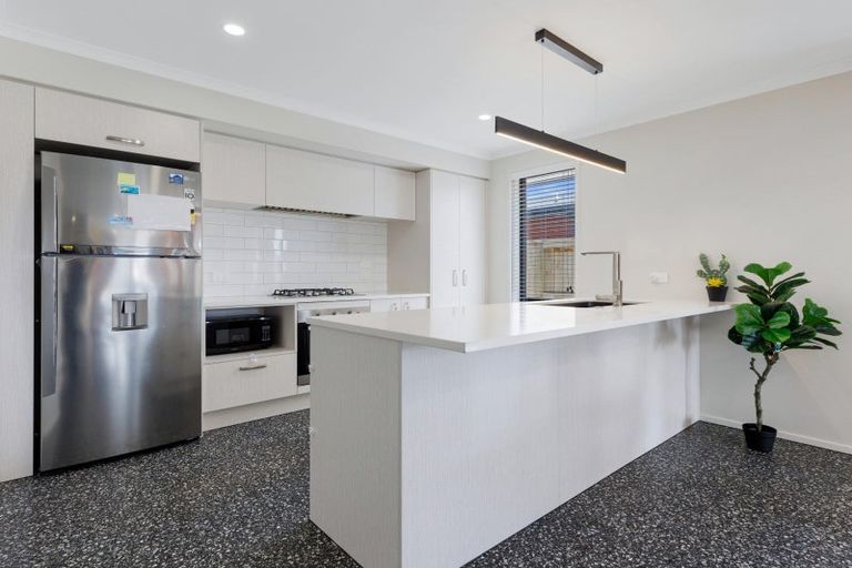 Photo of property in 77 Hills View Drive, Papamoa, 3118