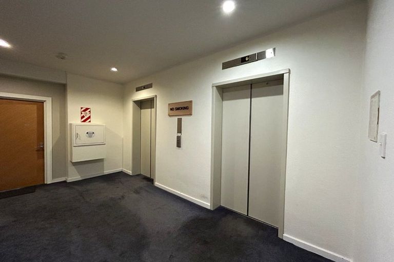 Photo of property in 17 Kent Terrace - Kent Apartments, 5b/16 Kent Terrace, Mount Victoria, Wellington, 6011