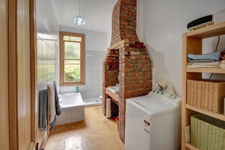 Photo of property in 1 Seddon Street, Ravensbourne, Dunedin, 9022