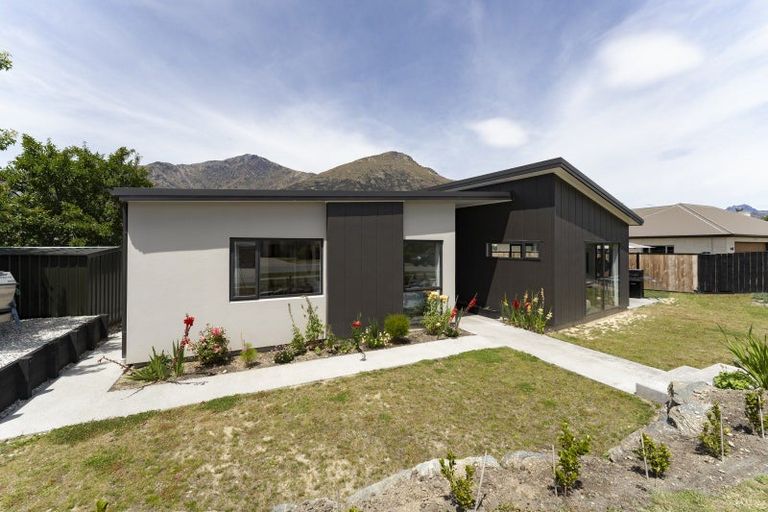 Photo of property in 8 Erskine Street, Lake Hayes, Queenstown, 9304