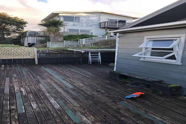 Photo of property in 56 Pioneer Road, Moturoa, New Plymouth, 4310