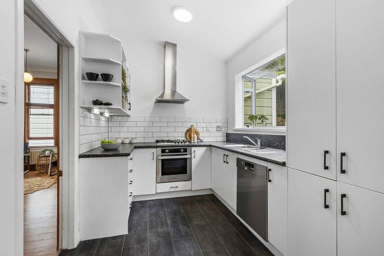 Photo of property in 12 Jackson Street, Island Bay, Wellington, 6023