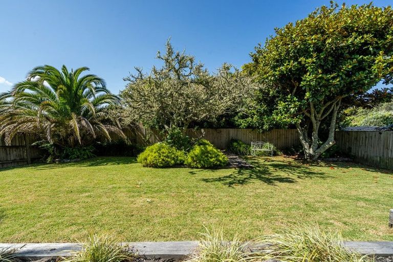 Photo of property in 61 Carlisle Road, Torbay, Auckland, 0630