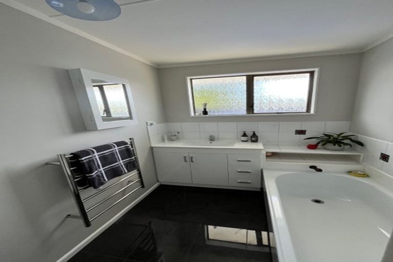 Photo of property in 4 Dove Place, Westbrook, Palmerston North, 4412