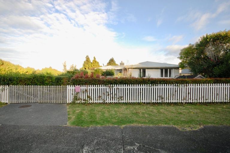 Photo of property in 14 Wylie Avenue, Sunnynook, Auckland, 0620