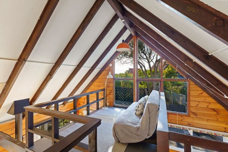 Photo of property in 33 William Street, Waikanae Beach, Waikanae, 5036