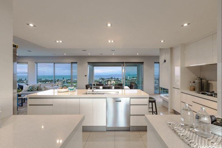 Photo of property in 24 Manhattan Rise, Orewa, 0931