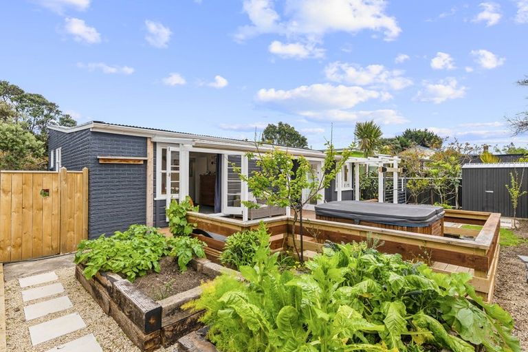 Photo of property in 14 Toi Street, Otaki Beach, Otaki, 5512