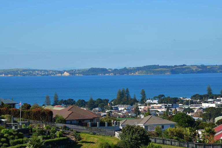 Photo of property in 8 Waldorf Crescent, Orewa, 0931