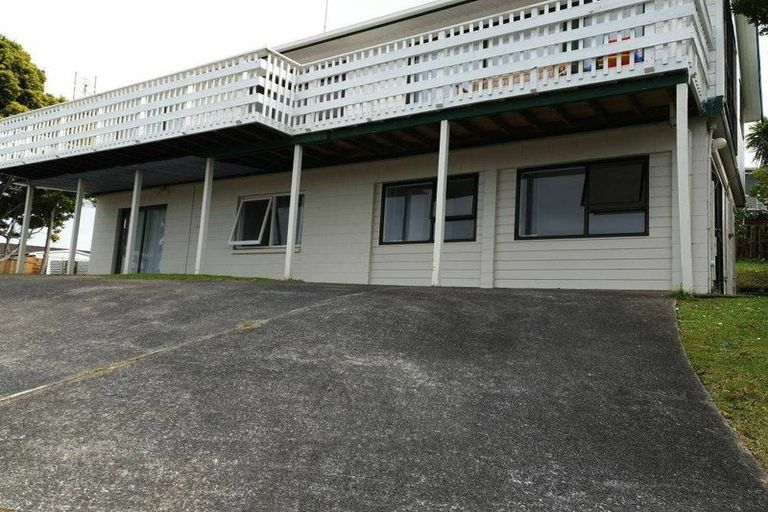 Photo of property in 9 Braund Place, Glenfield, Auckland, 0629