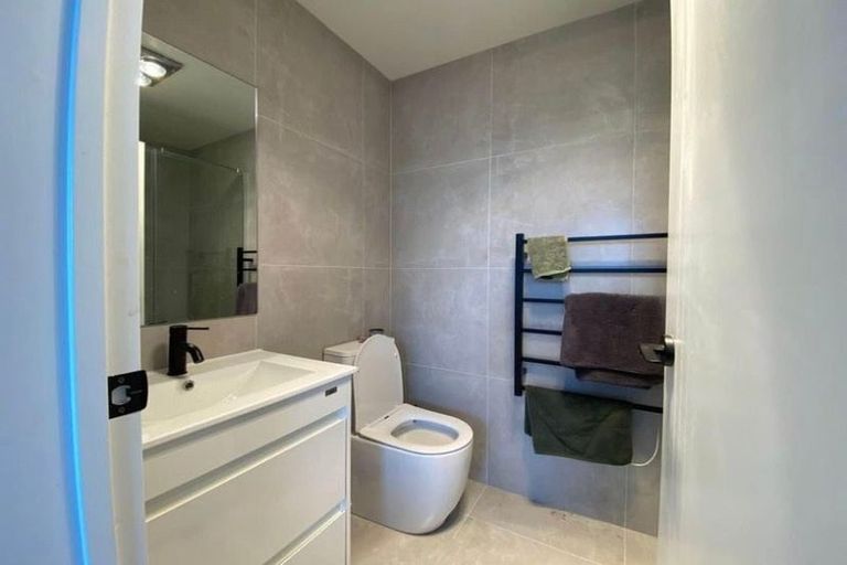 Photo of property in 2/103 Flanshaw Road, Te Atatu South, Auckland, 0610