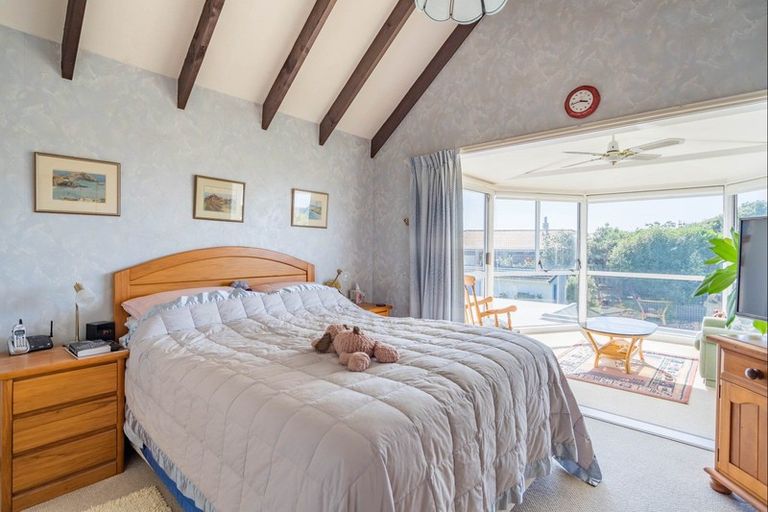 Photo of property in 113 Field Way, Waikanae Beach, Waikanae, 5036