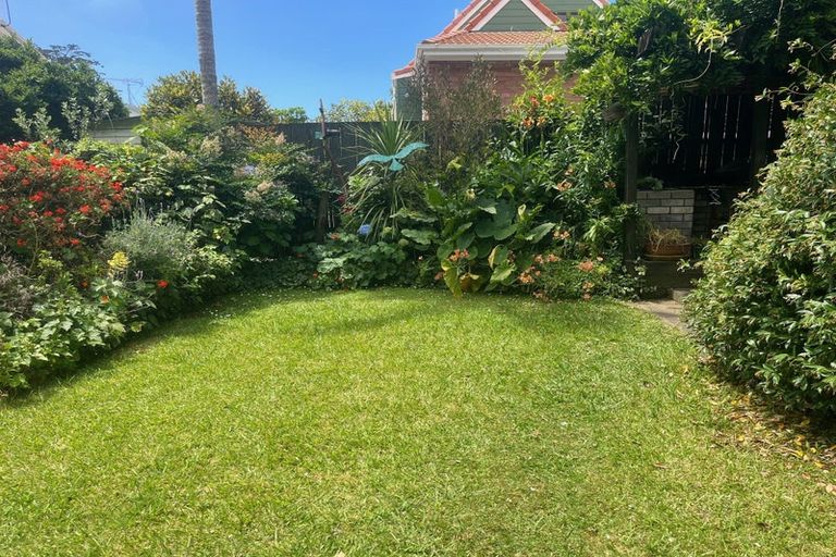 Photo of property in 15 Pinewood Grove, Botany Downs, Auckland, 2010