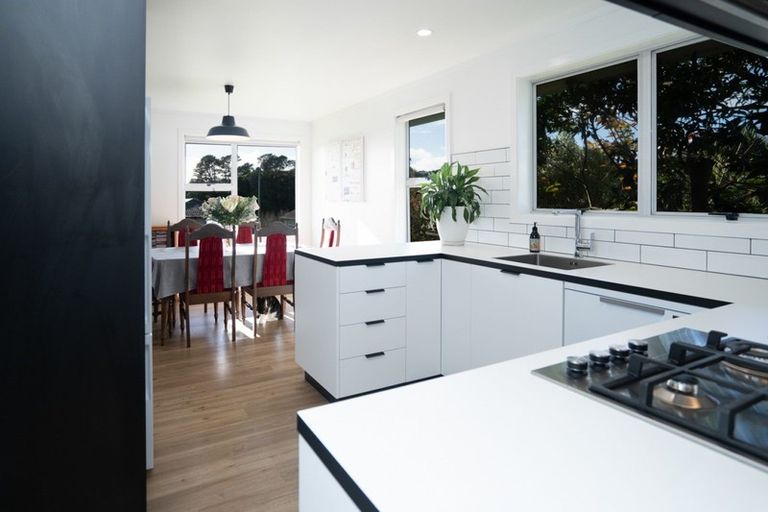 Photo of property in 83 Riversdale Drive, Merrilands, New Plymouth, 4312