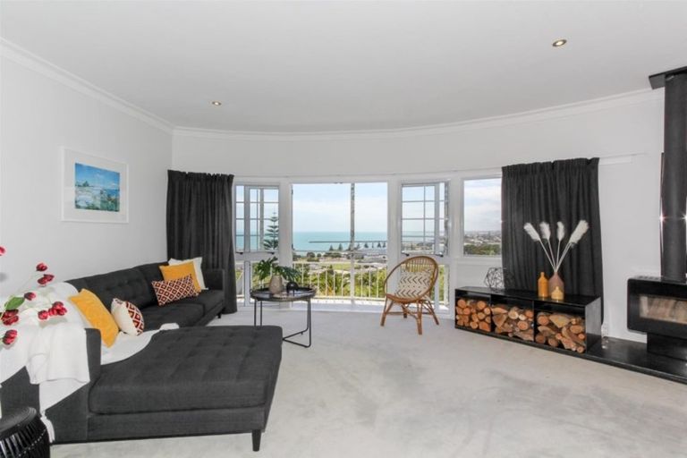 Photo of property in 4b Catherine Crescent, Moturoa, New Plymouth, 4310