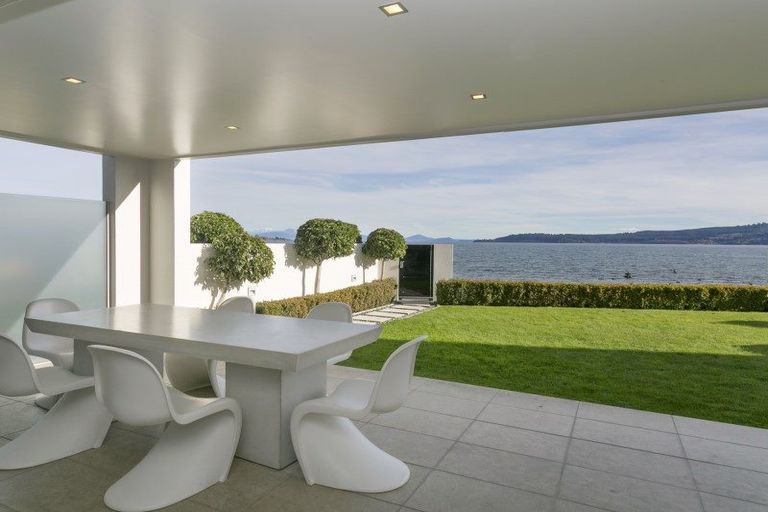 Photo of property in 1/225 Lake Terrace, Waipahihi, Taupo, 3330