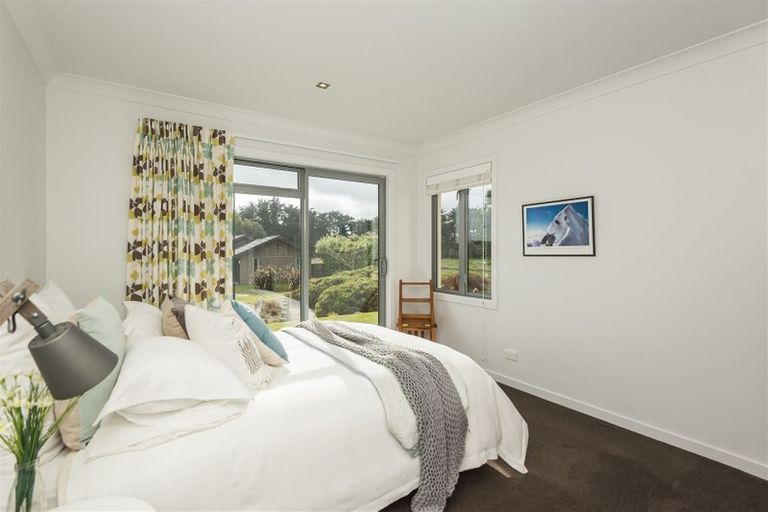 Photo of property in 40 Pentonville Close, Westmorland, Christchurch, 8025