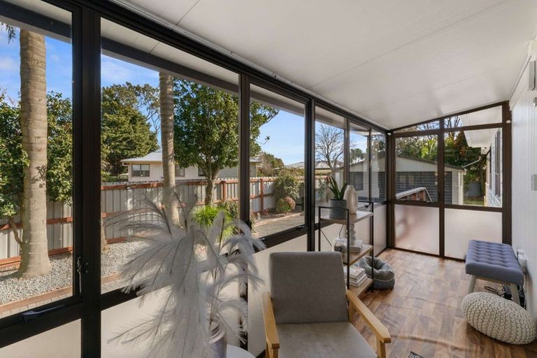 Photo of property in 24 Pukeroa Place, Papakura, 2110