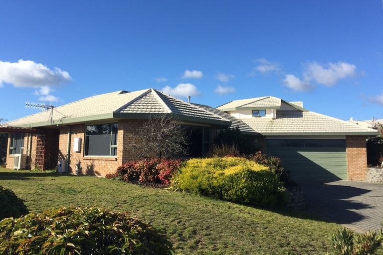 Photo of property in 23 Fairview Terrace, Waipahihi, Taupo, 3330