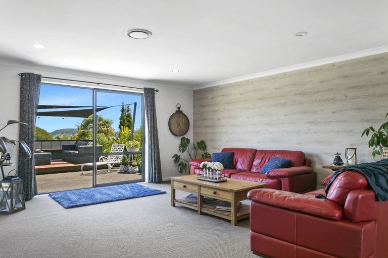 Photo of property in 71 Loch Views Road, Acacia Bay, Taupo, 3385