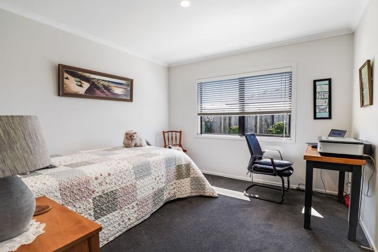 Photo of property in 8 Ash Close, Levin, 5510