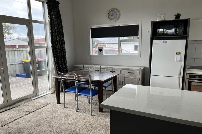 Photo of property in 87 Bay View Road, South Dunedin, Dunedin, 9012