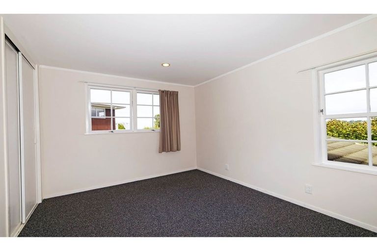Photo of property in 19 Cyclarama Crescent, Massey, Auckland, 0614