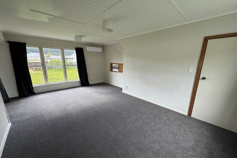 Photo of property in 7 Wainhouse Street, Stokes Valley, Lower Hutt, 5019