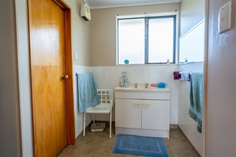 Photo of property in 16 Semple Street, Kakanui, Oamaru, 9495