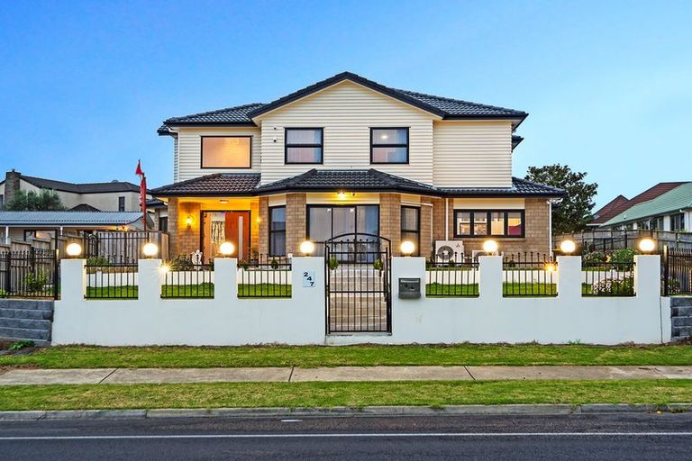 Photo of property in 247 Hill Road, The Gardens, Auckland, 2105