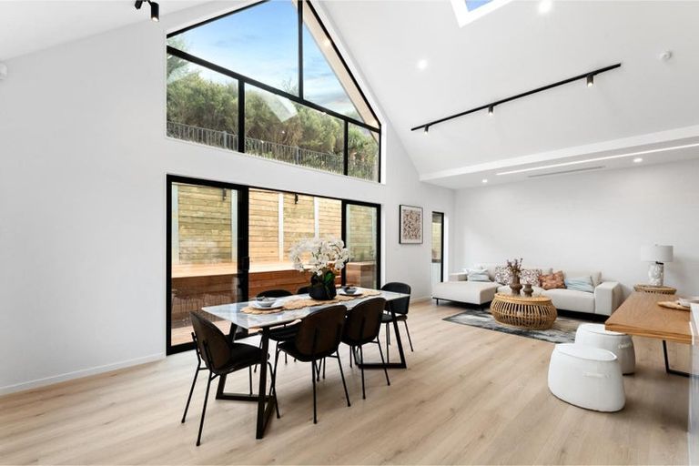 Photo of property in 32 Streamview Way, Long Bay, 0792