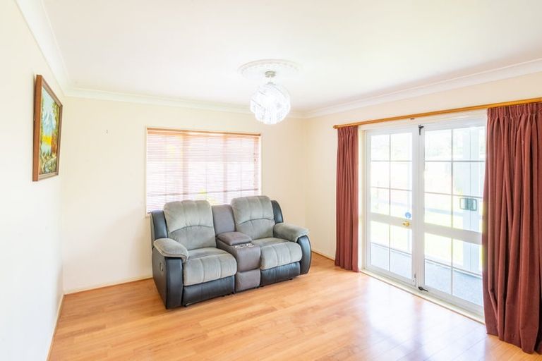 Photo of property in 2 Rosebank Avenue, Kelvin Grove, Palmerston North, 4414