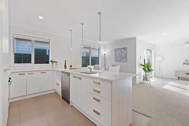 Photo of property in 48 Adams Road South, Pukekohe, 2120