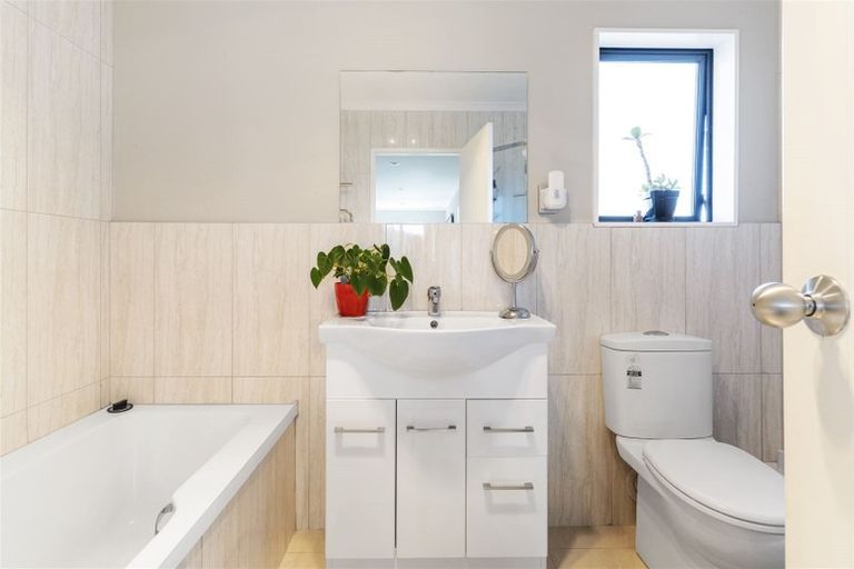 Photo of property in 84 Keri Vista Rise, Papakura, 2110