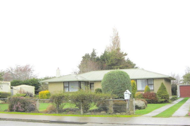 Photo of property in 47 Seaward Road, Edendale, 9825