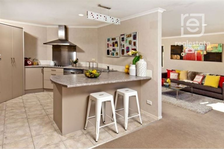 Photo of property in 112a Matipo Road, Te Atatu Peninsula, Auckland, 0610