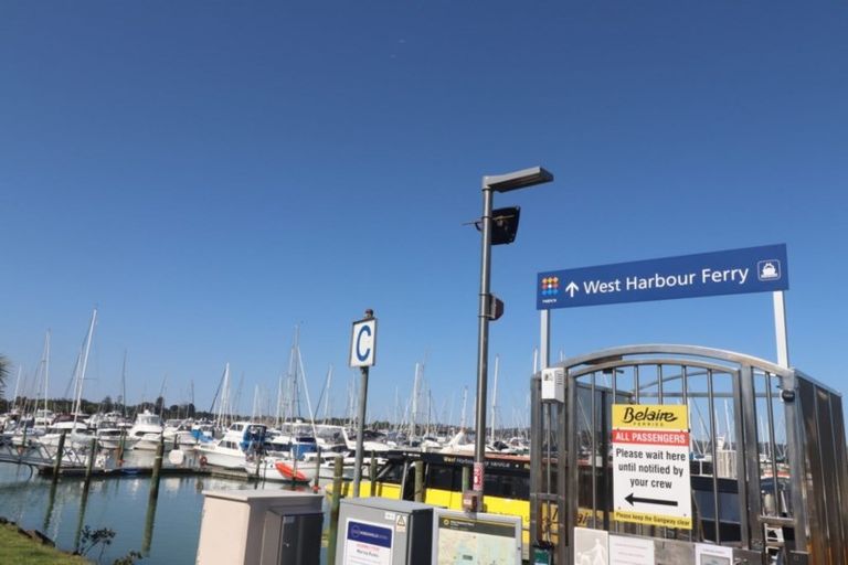 Photo of property in 7n Clearwater Cove, West Harbour, Auckland, 0618