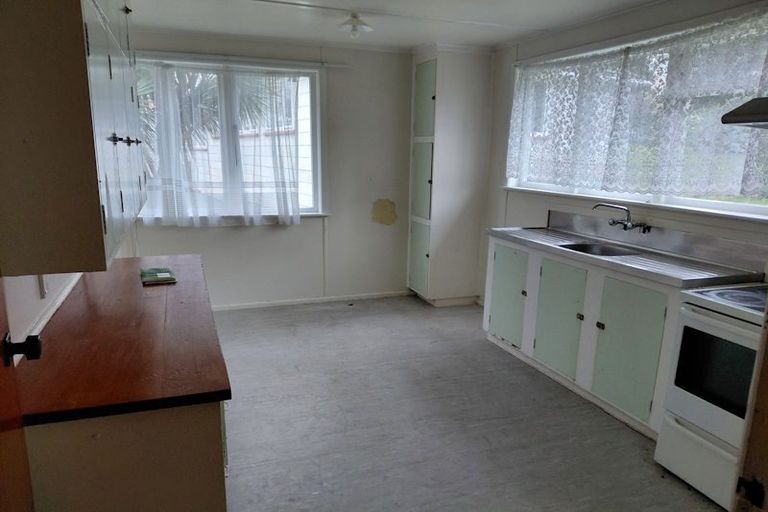 Photo of property in 4 Hereford Street, Cannons Creek, Porirua, 5024