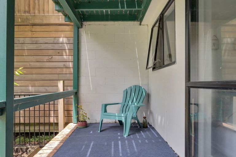 Photo of property in 100b Grand Vue Road, Kawaha Point, Rotorua, 3010