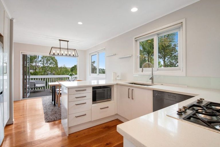 Photo of property in 14 Theban Place, Totara Vale, Auckland, 0629