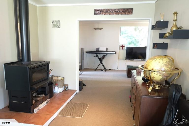 Photo of property in 8a Kingsclere Place, Goodwood Heights, Auckland, 2105