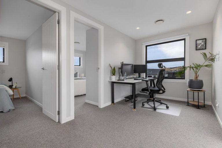 Photo of property in 14 Rotorua Grove, Aotea, Porirua, 5024