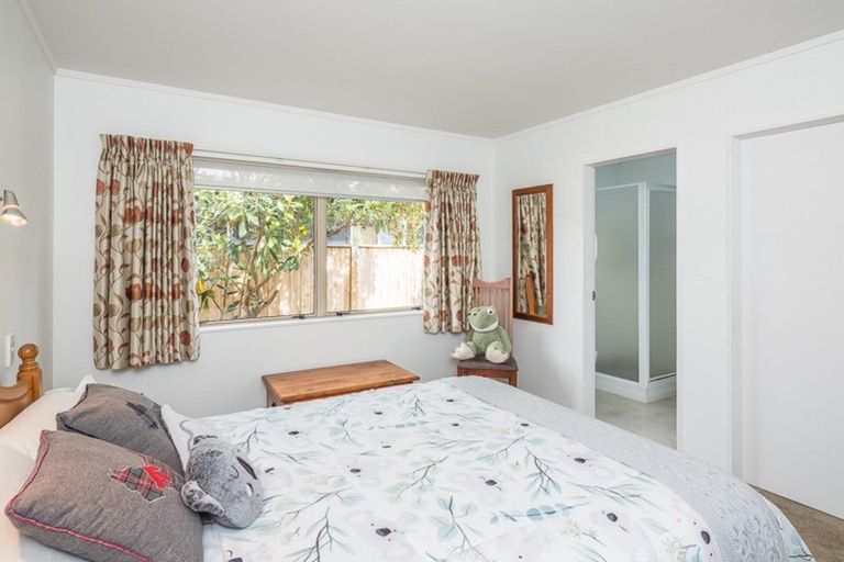Photo of property in 4 Kaikomako Road, Waikanae, 5036