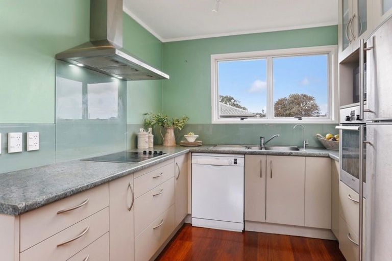 Photo of property in 56 Mirrabooka Avenue, Botany Downs, Auckland, 2010