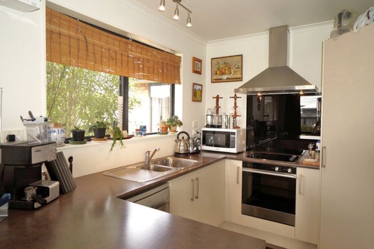 Photo of property in 16 Ocean View Rise, Ruakaka, 0116