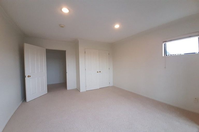 Photo of property in 17 Crimson Park, Oteha, Auckland, 0632