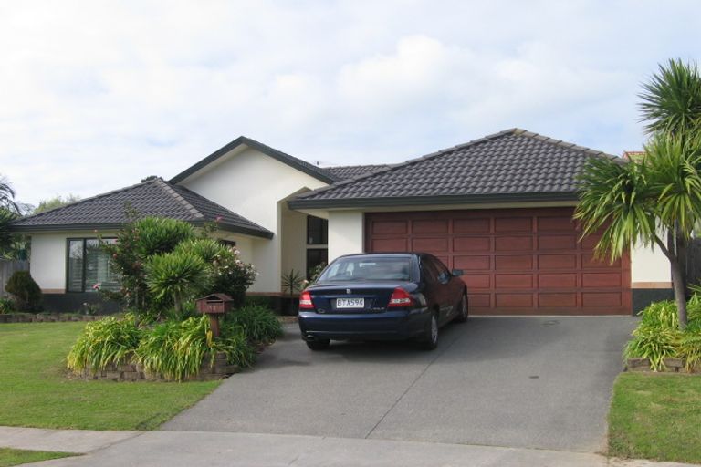 Photo of property in 17 Mullagh Place, East Tamaki Heights, Auckland, 2016