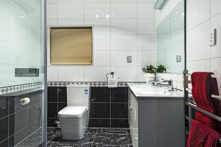 Photo of property in 247 Hill Road, The Gardens, Auckland, 2105